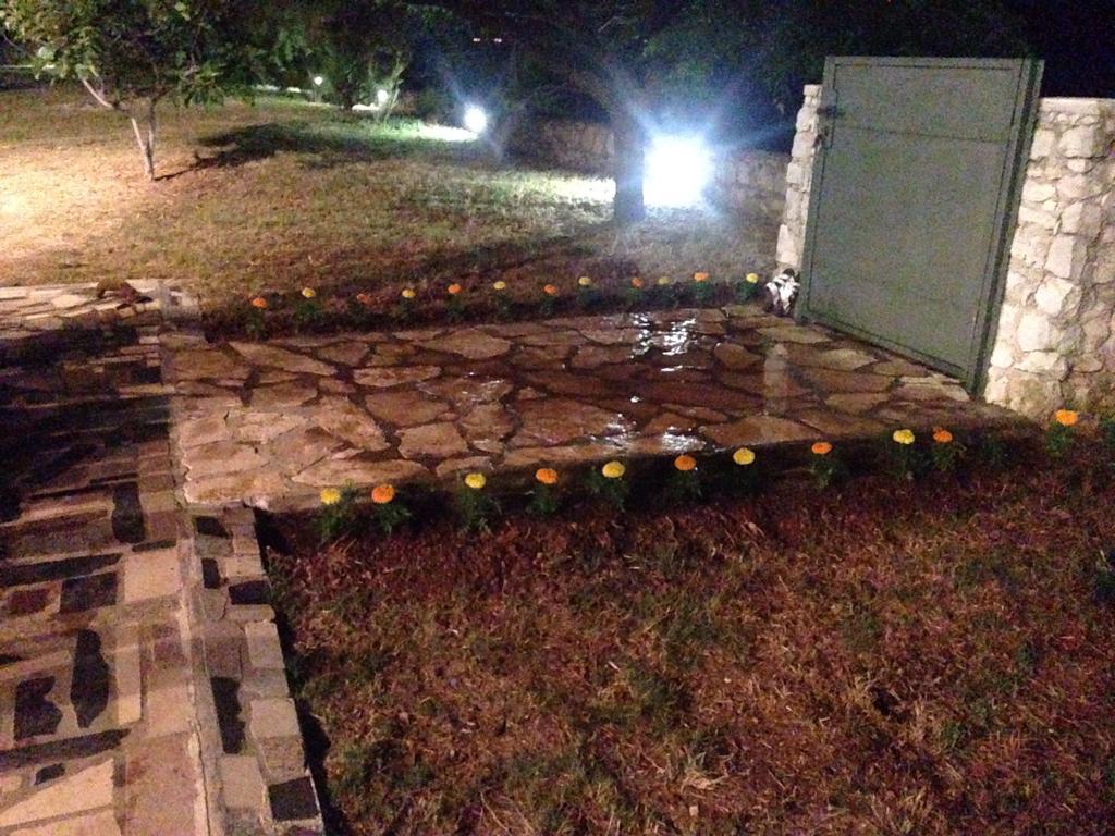 Stone House "Dan" Villa สเวติ เปตาร์ ห้อง รูปภาพ