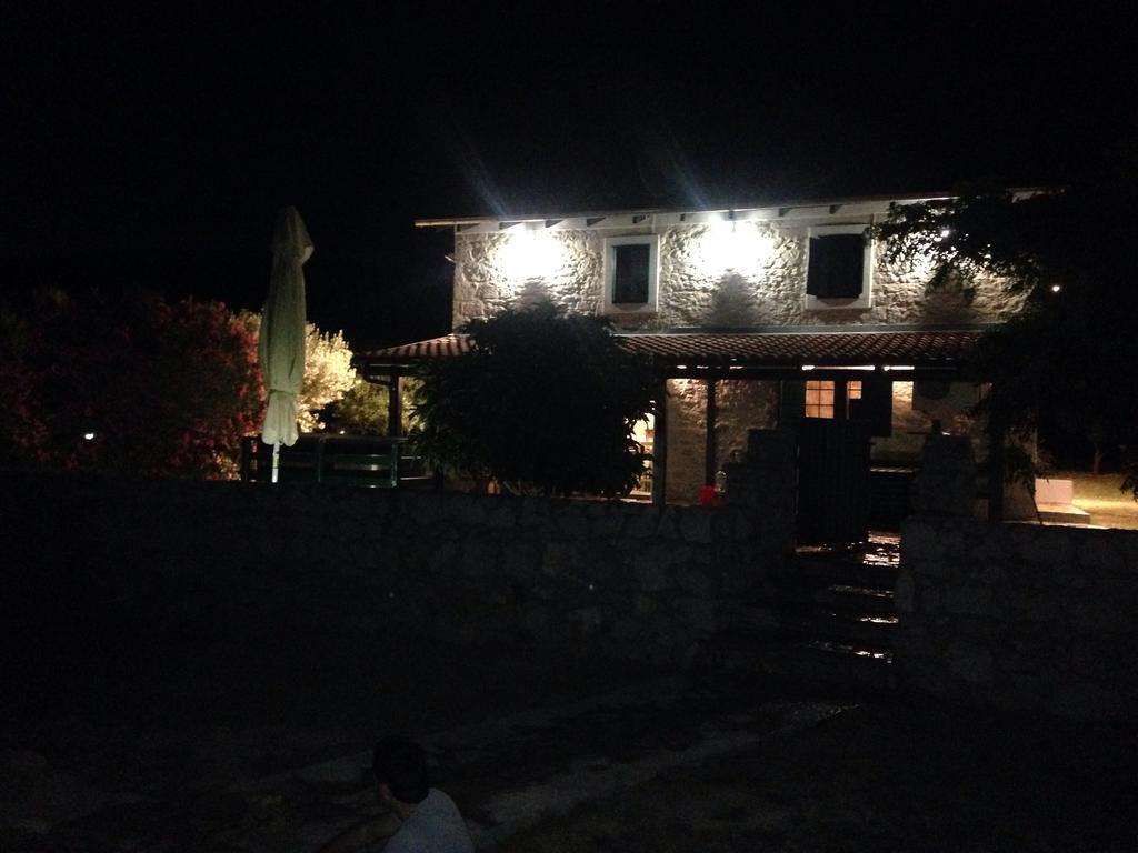 Stone House "Dan" Villa สเวติ เปตาร์ ห้อง รูปภาพ