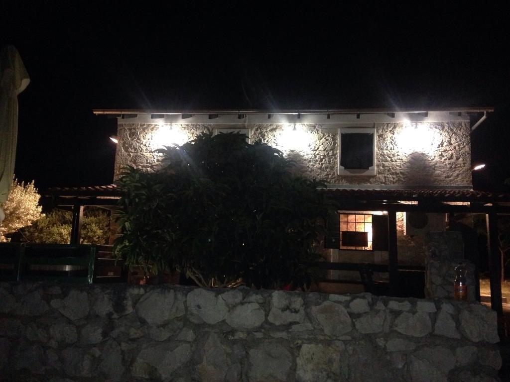 Stone House "Dan" Villa สเวติ เปตาร์ ห้อง รูปภาพ