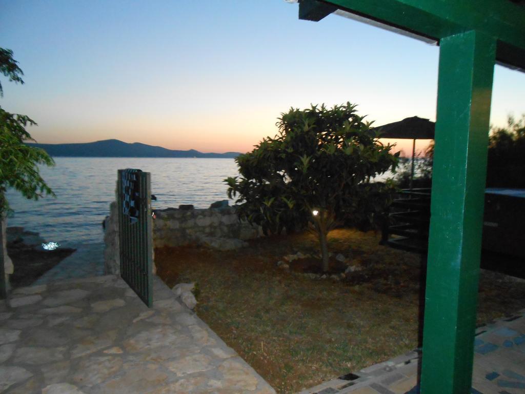 Stone House "Dan" Villa สเวติ เปตาร์ ภายนอก รูปภาพ