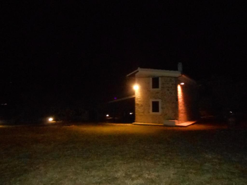 Stone House "Dan" Villa สเวติ เปตาร์ ภายนอก รูปภาพ