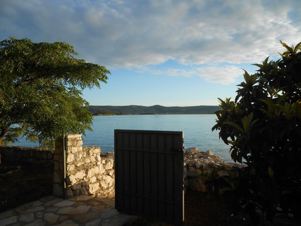 Stone House "Dan" Villa สเวติ เปตาร์ ภายนอก รูปภาพ
